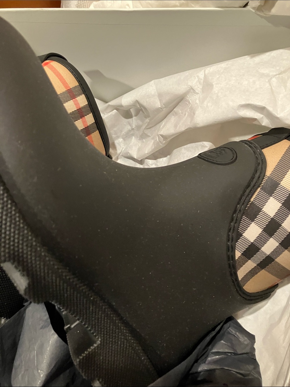 Burberry Black Rain Boots with Beige Vintage Check - Picture 7 of 12